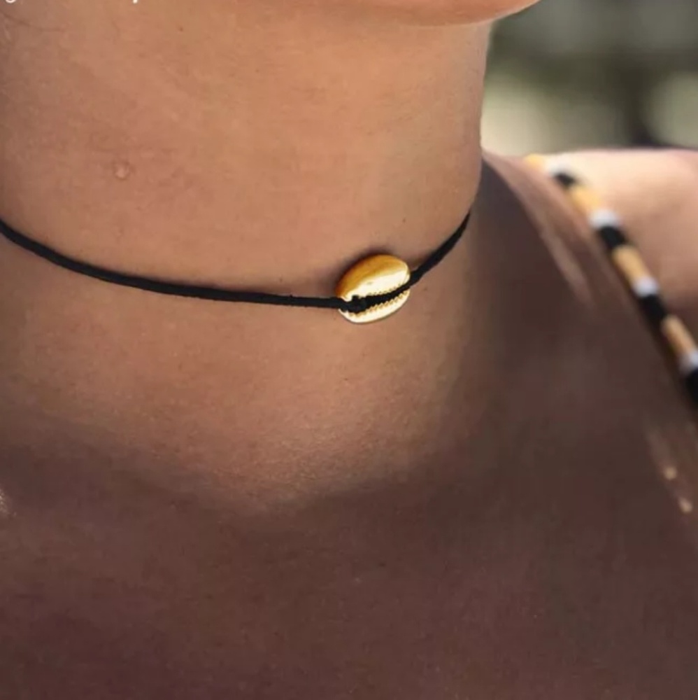 🐚 Golden Cowrie Shell Choker